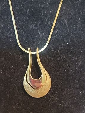 Elegant Gold Tone Drop Pendant Necklace - Women Jewelry